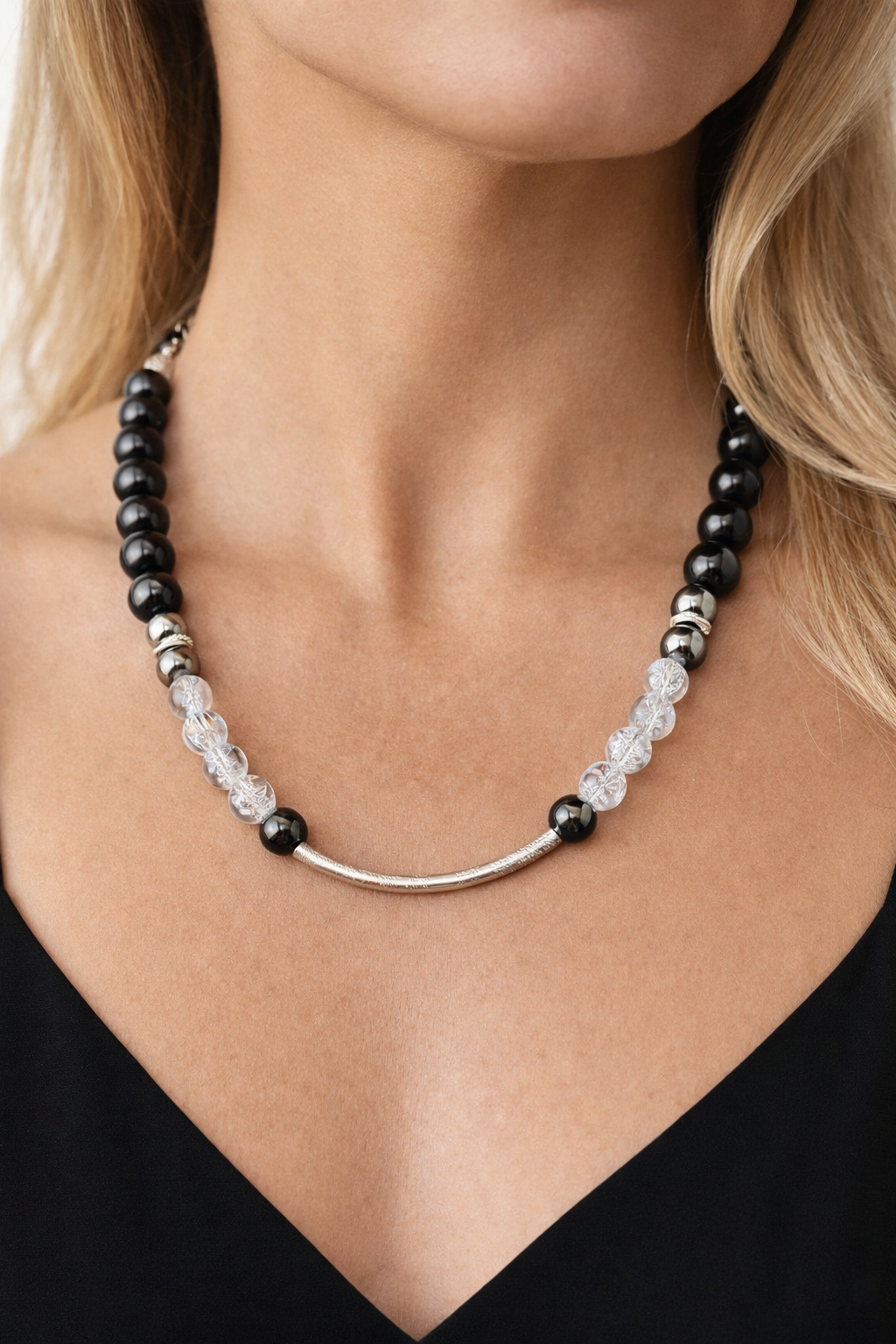 Eclipse grace bar necklace